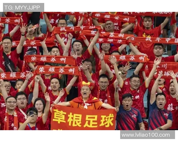 卡马赛克蓝爆炸引爆全场足球热潮球迷狂欢现场激情四溢