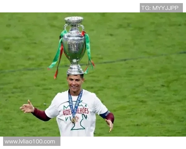 足球巨星背后的故事与成就深度解析球员的传奇人生与场上风采